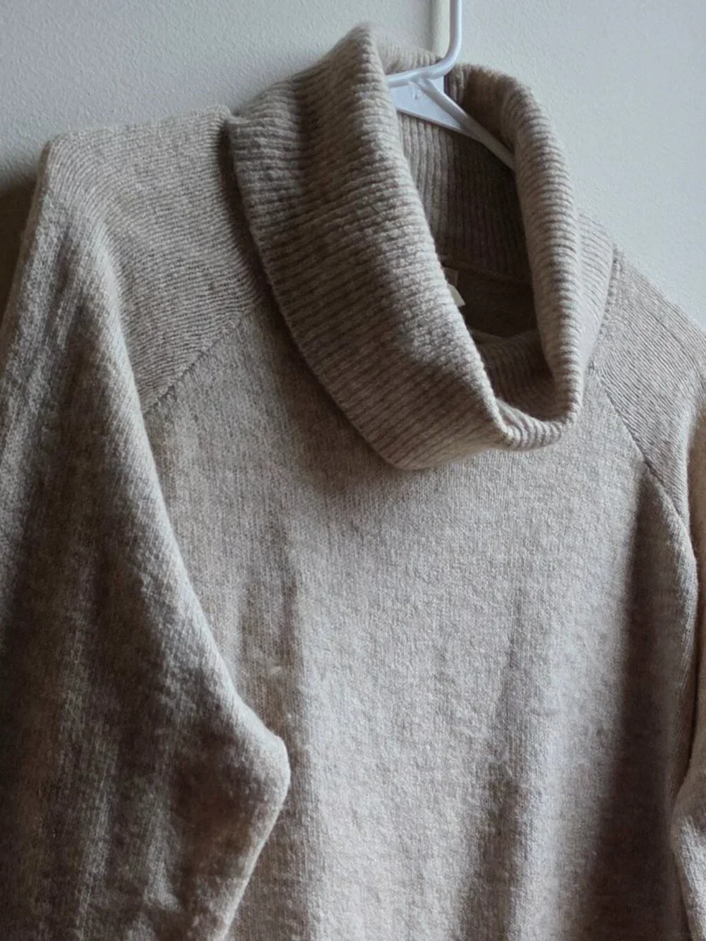 H&M Beige Cowl Neck Sweater Size Medium